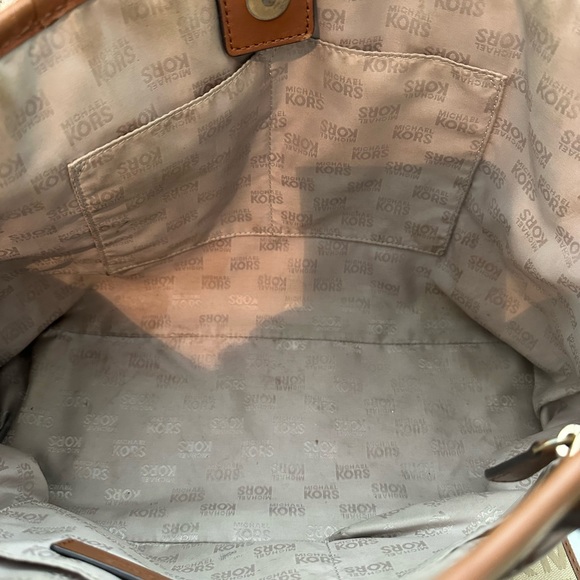 MICHAEL KORS TAN MONOGRAM TOTE 15x9 & ZIP AROUND WALLET - Picture 4 of 16